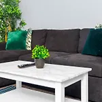 Luxury One Bedroom - Fast Wifi - Netflix - On Street Parking 2Br