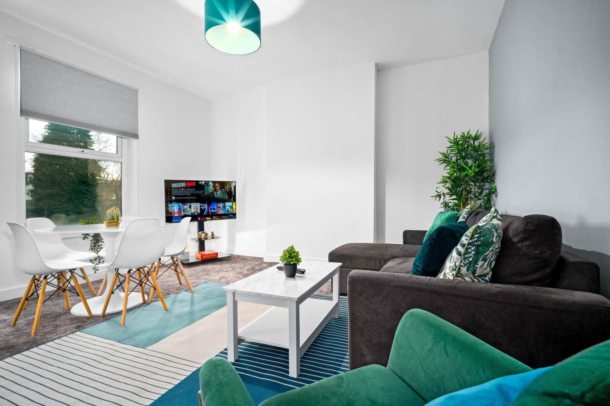 Apartment Luxury One Bedroom - Fast Wifi - Netflix - On Street Parking 2br