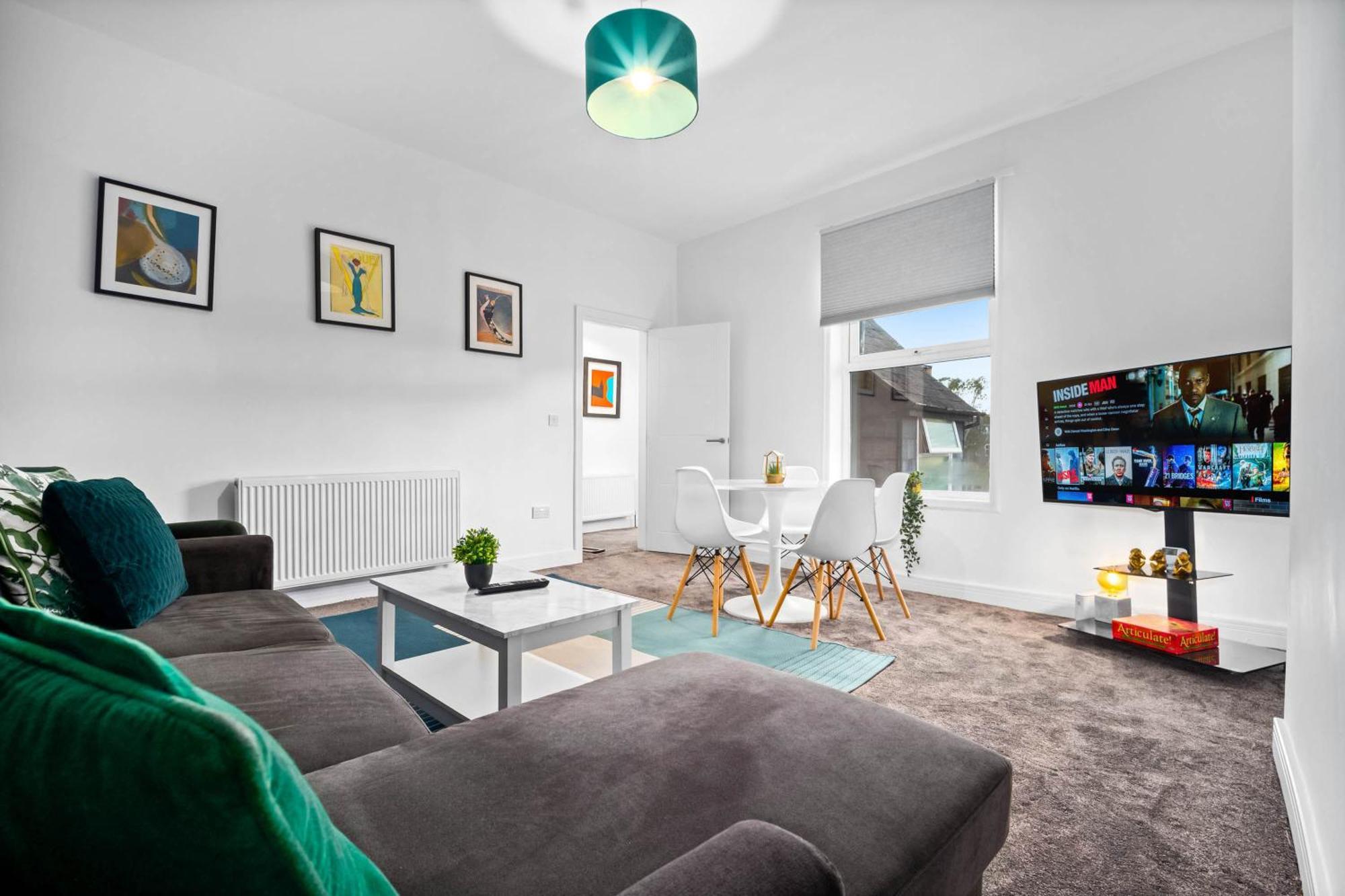 Apartment Luxury One Bedroom - Fast Wifi - Netflix - On Street Parking 2br