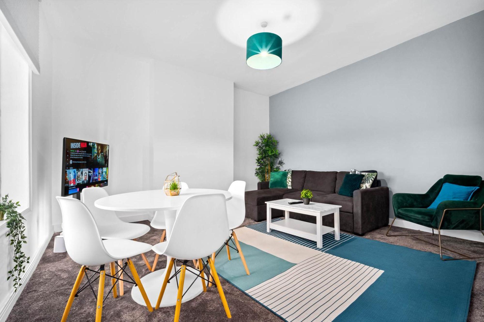 Apartment Luxury One Bedroom - Fast Wifi - Netflix - On Street Parking 2br Birmingham